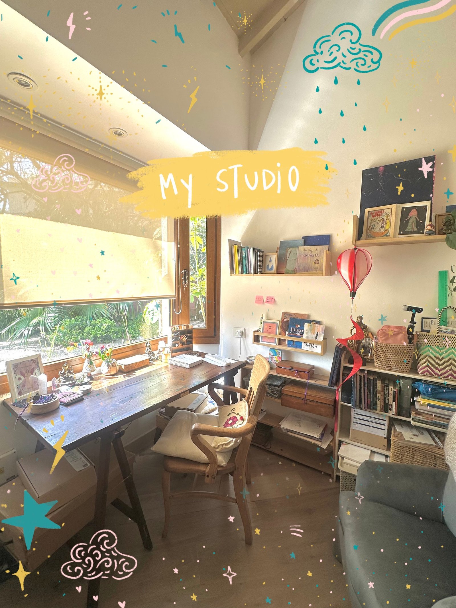 El estudio de Clara con dibujos encima
